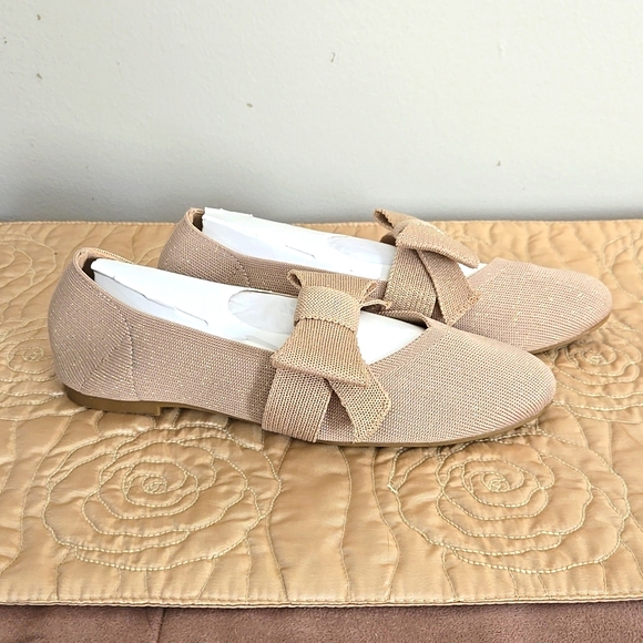 Girls Dress Flats - Picture 2 of 3